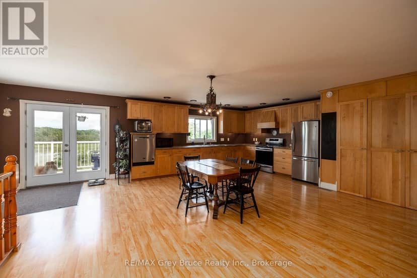 114 Victoria Street — photo 4 of 40