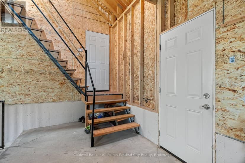207 Birch Crescent — photo 37 of 40