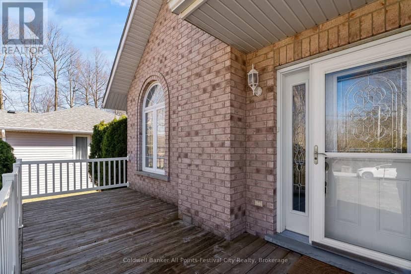 207 Birch Crescent — photo 4 of 40