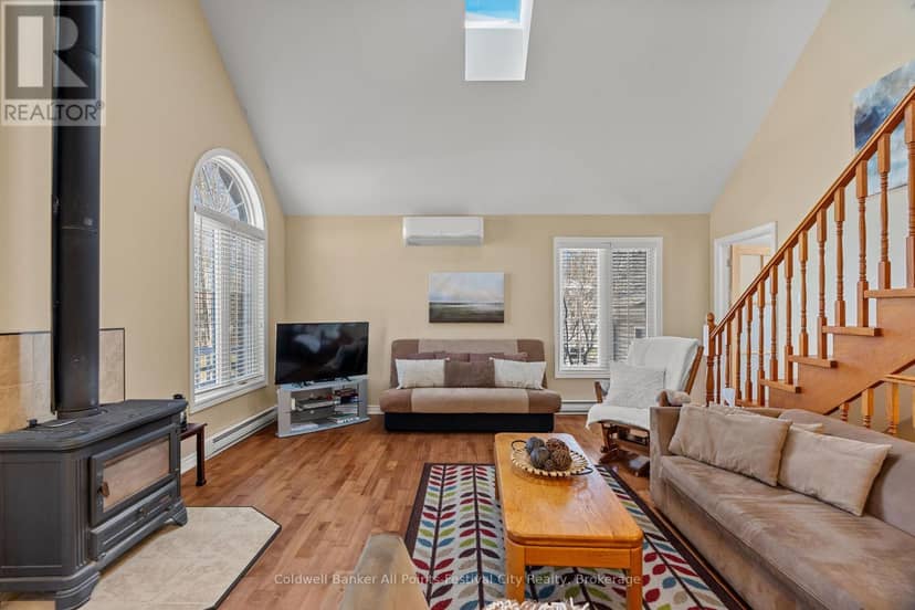 207 Birch Crescent — photo 7 of 40