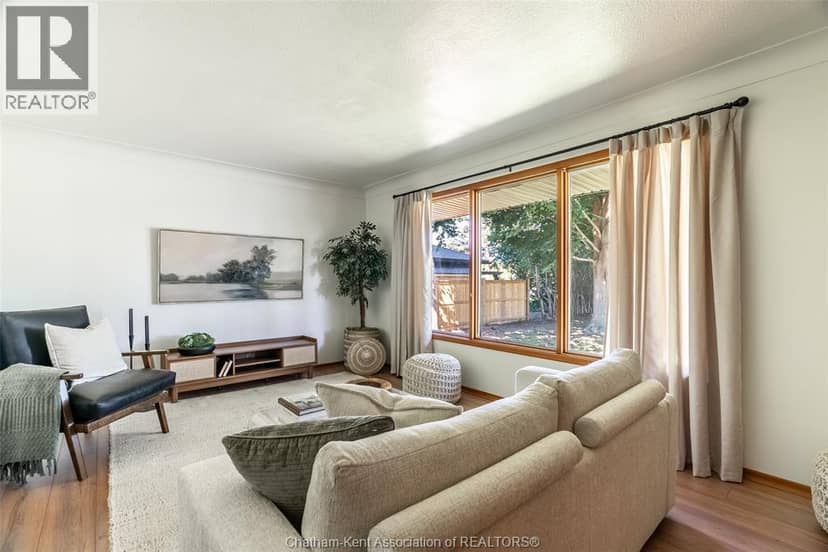 140 Gregory DRIVE East — photo 9 of 27