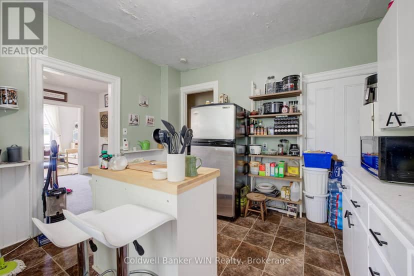 129 Elgin Street S — photo 8 of 20