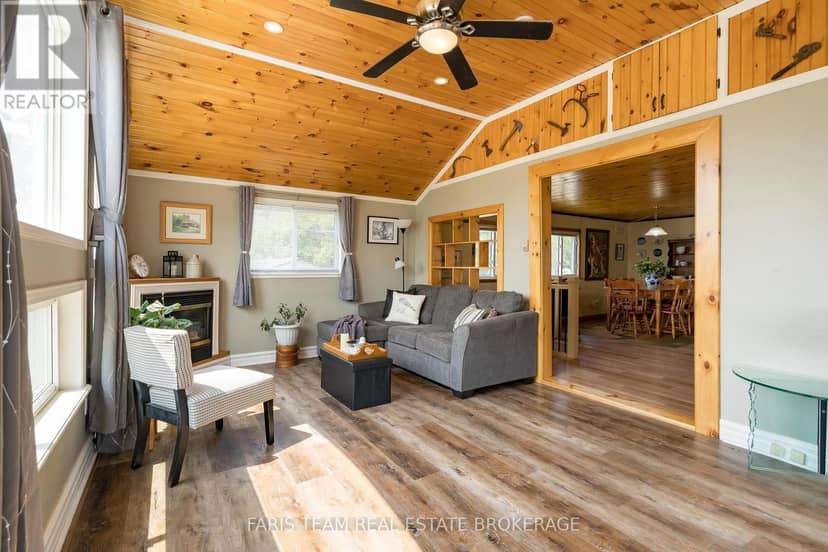 5632 Penetanguishene Road — photo 10 of 36