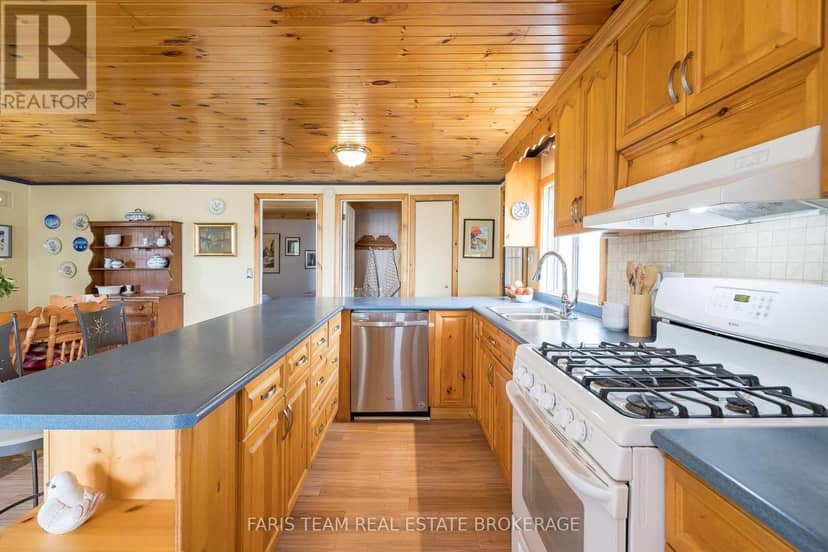 5632 Penetanguishene Road, Springwater, photo 7