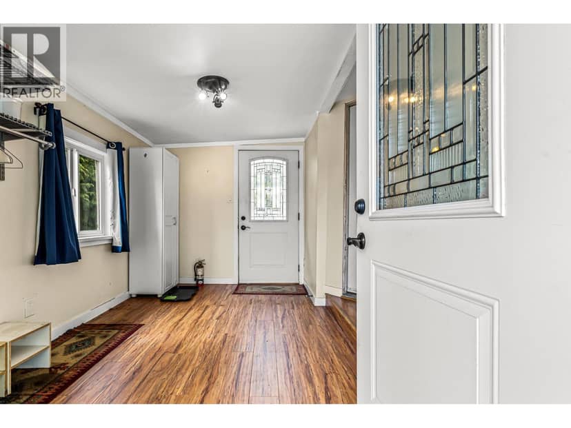 141 145 KING EDWARD STREET, Coquitlam, photo 2