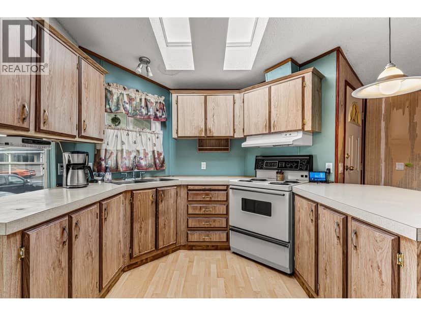 141 145 KING EDWARD STREET, Coquitlam, photo 4