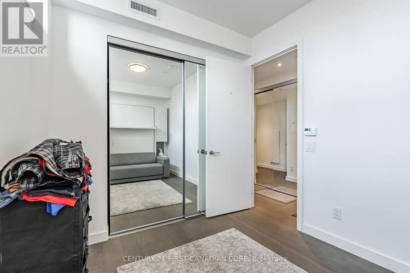 1405 - 81 Wellesley Street E — photo 12 of 40