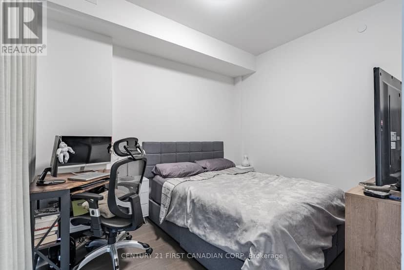 1405 - 81 Wellesley Street E — photo 17 of 40