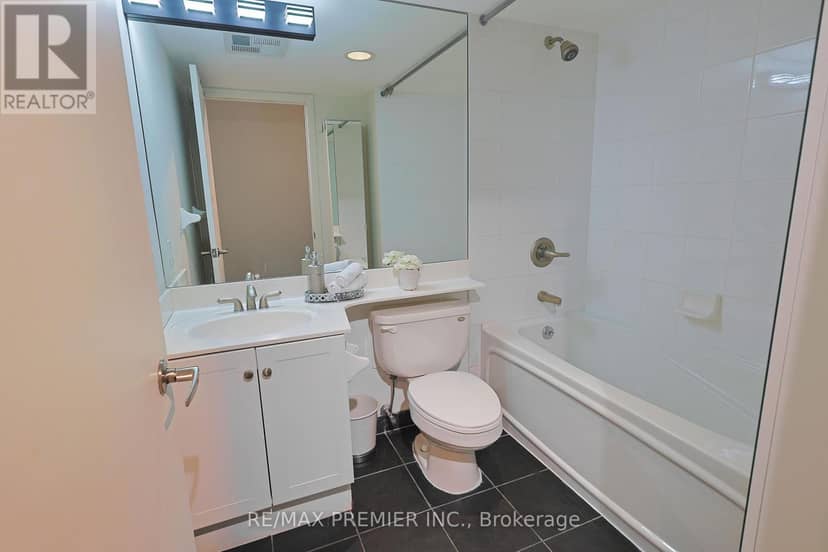 4407 - 210 Victoria Street — photo 33 of 40