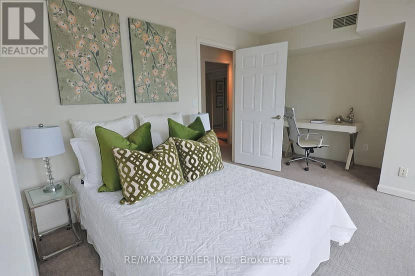 4407 - 210 Victoria Street — photo 34 of 40