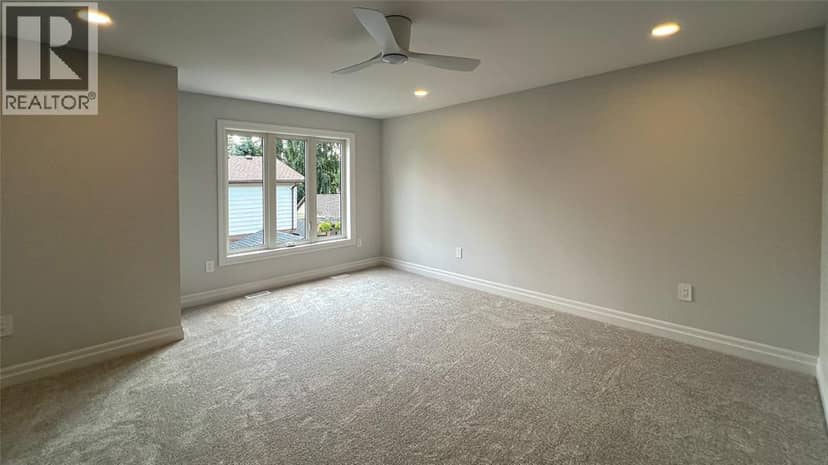 365 Victoria Avenue — photo 13 of 27