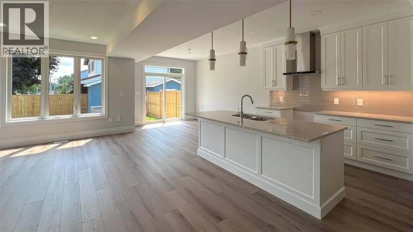 365 Victoria Avenue, Point Edward, photo 4