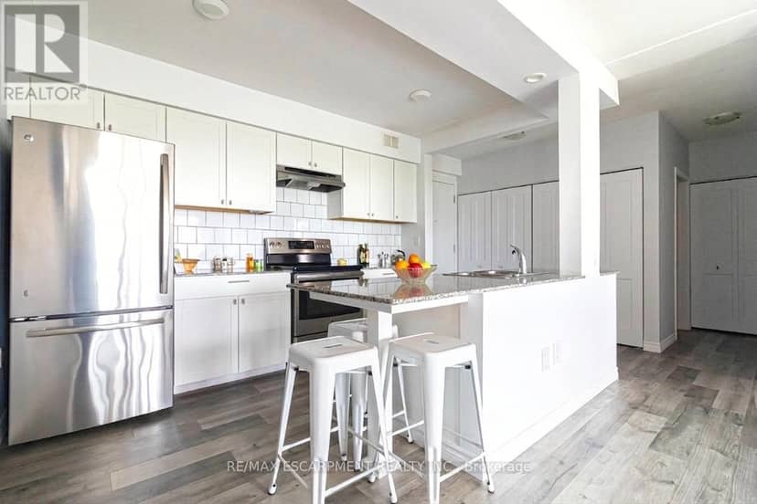 805 - 8 Woodman Drive S — photo 11 of 37