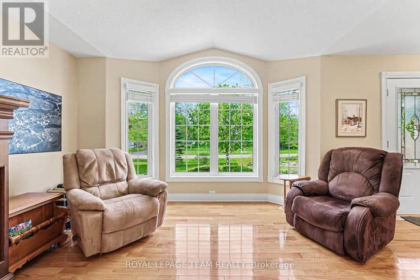 28 Kimberly Avenue — photo 8 of 40