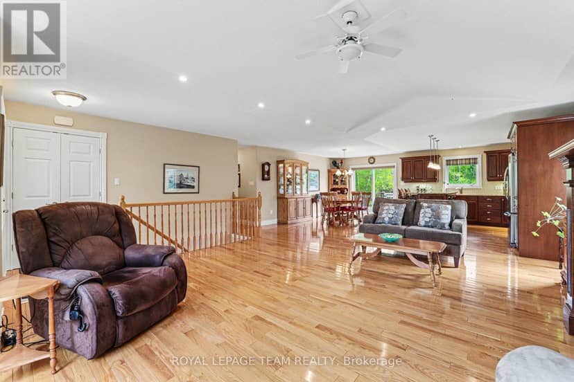 28 Kimberly Avenue — photo 9 of 40