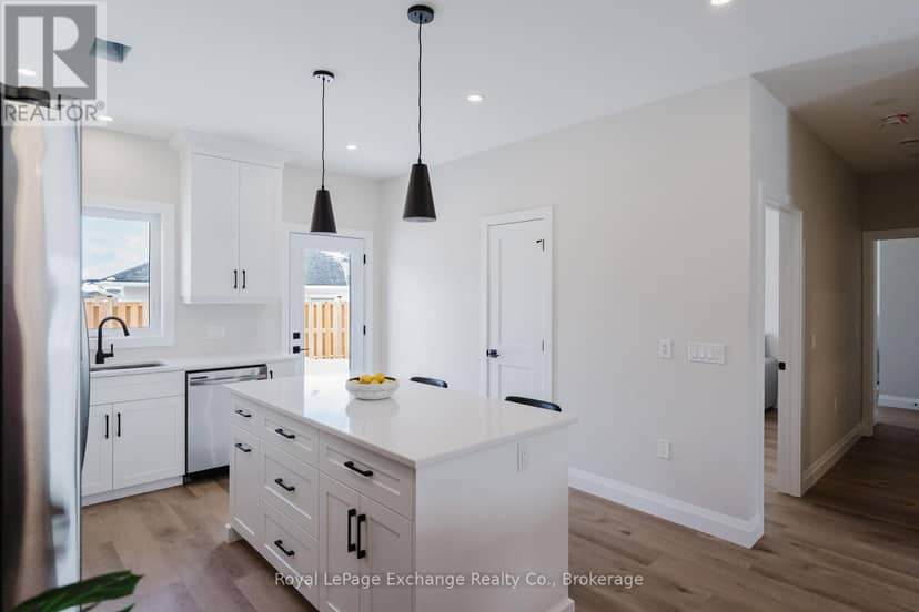 Unit 42 - 1071 Waterloo Street N — photo 10 of 28