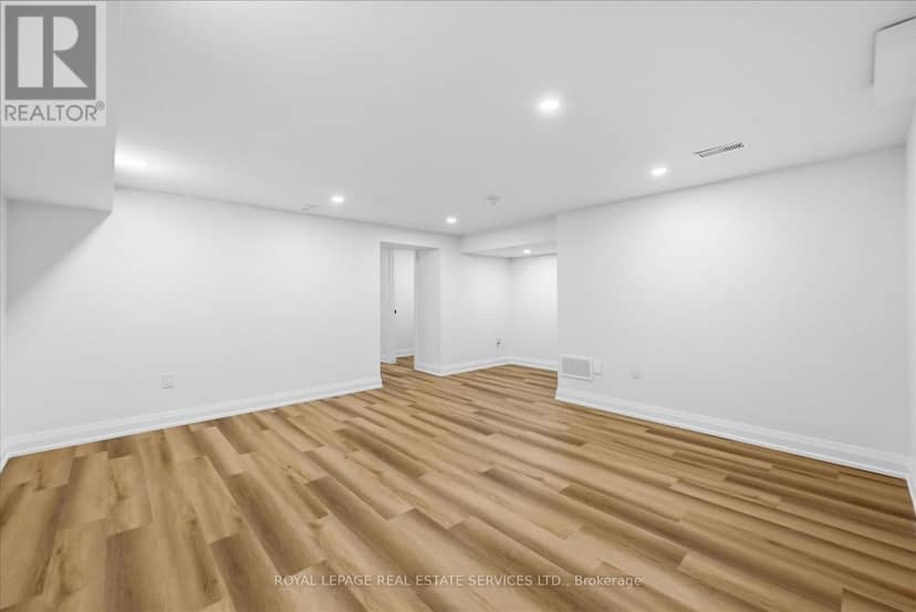 2212 Urwin Crescent — photo 39 of 40