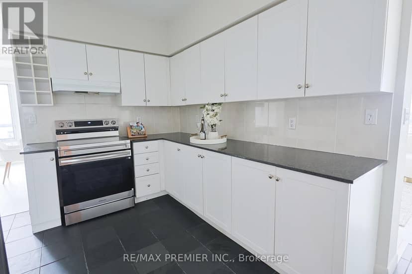 4407 - 210 Victoria Street — photo 22 of 40
