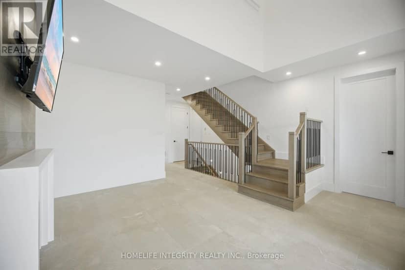 68 Kiernan Crescent N — photo 8 of 40