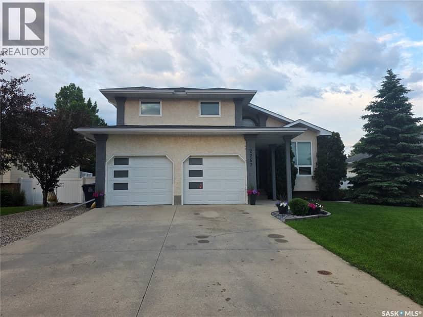 2267 Newcombe DRIVE — photo 1 of 40