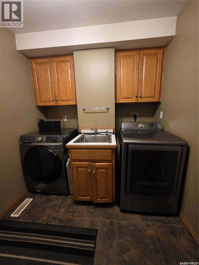 2267 Newcombe DRIVE — photo 11 of 40