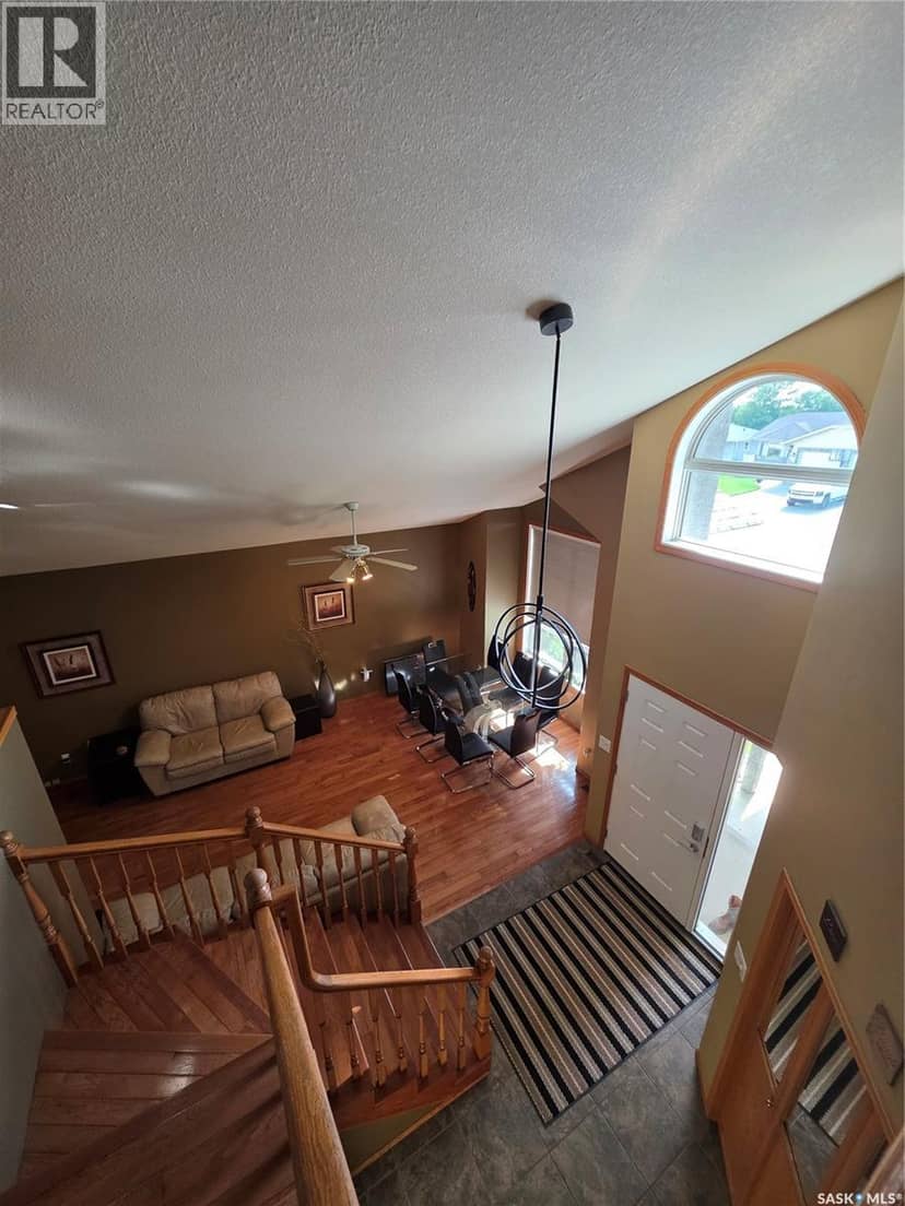 2267 Newcombe DRIVE — photo 4 of 40