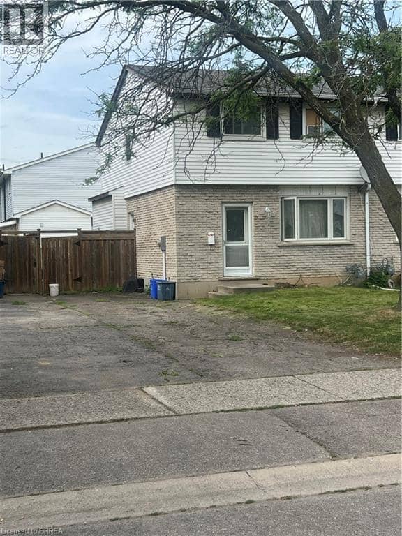 35 DEBBY Crescent, Brantford, photo 2