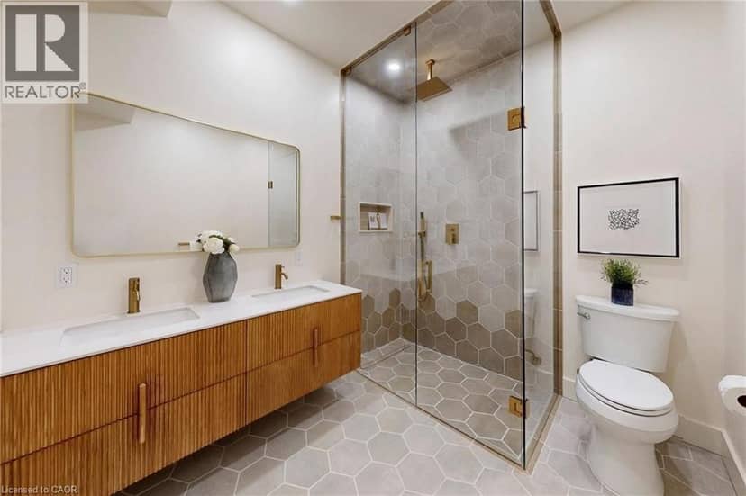 28 DUNSMORE Gardens — photo 37 of 40