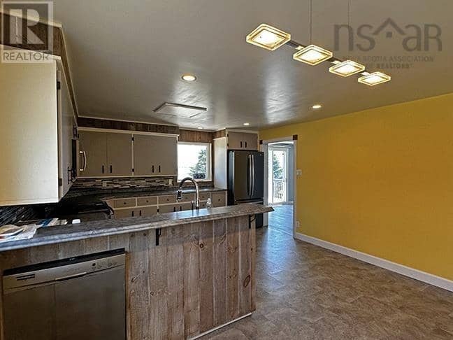 593 Veterans Memorial Drive — photo 18 of 36
