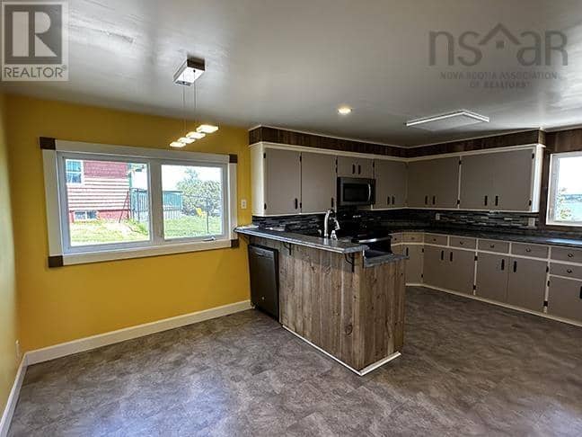 593 Veterans Memorial Drive — photo 14 of 36