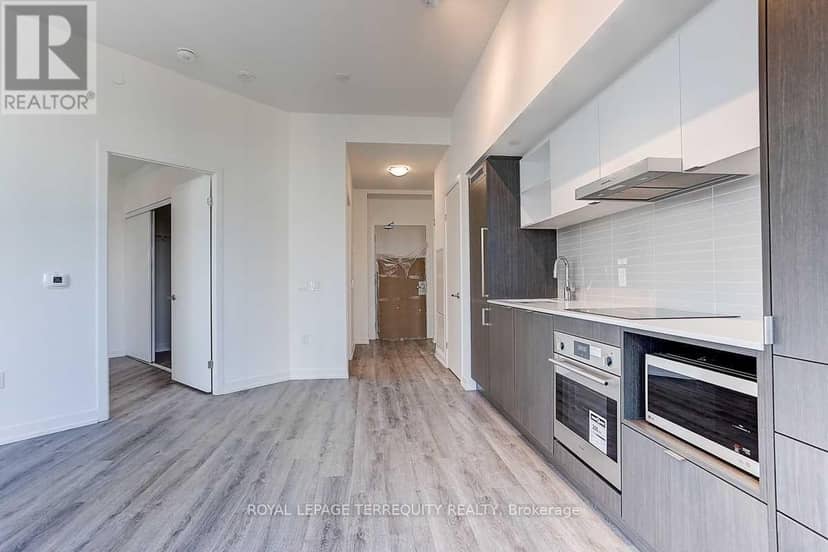 3215 - 138 Downes Street — photo 24 of 31