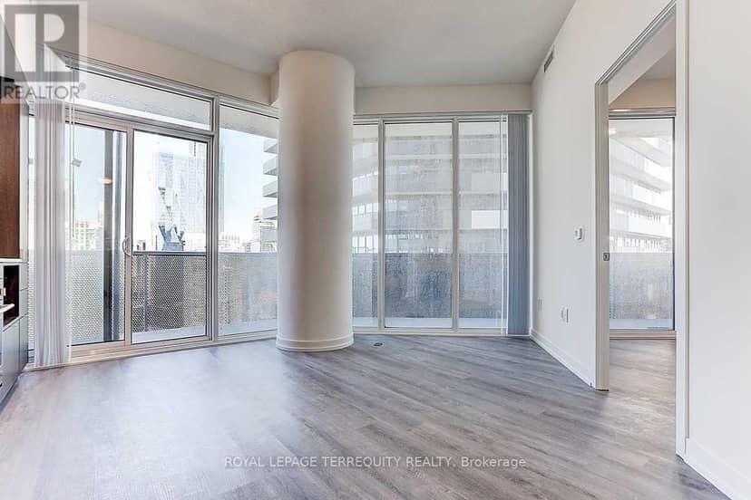 3215 - 138 Downes Street — photo 16 of 31