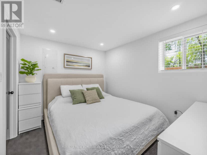 13 Swanhurst Boulevard — photo 17 of 28