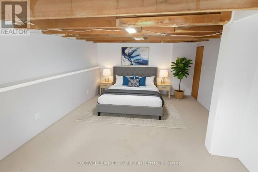 52 Glenelg Street E — photo 18 of 33