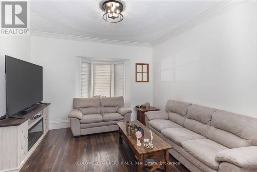 52 Glenelg Street E — photo 5 of 33