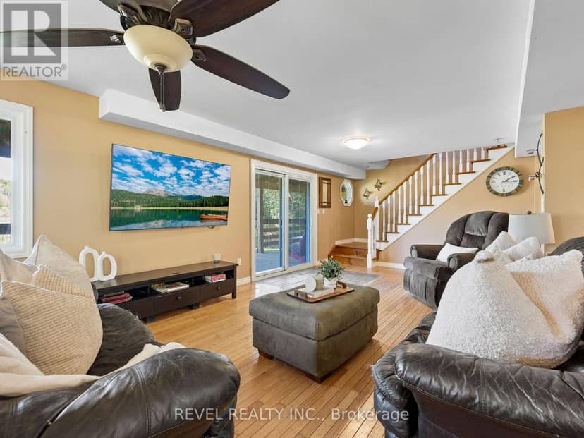 8 Scott Crescent — photo 14 of 39