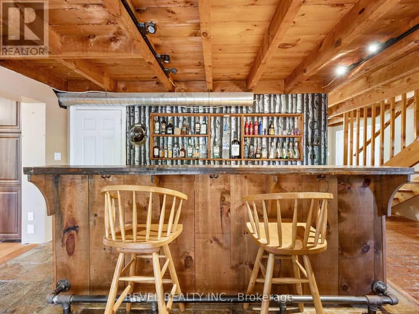 8 Scott Crescent — photo 10 of 39