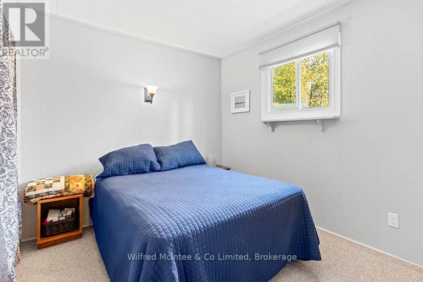 55 Thompson Avenue — photo 21 of 40