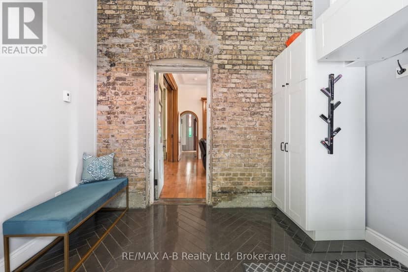 84 Church Street N, St. Marys, photo 2