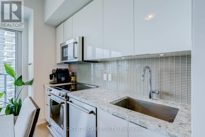 1413 - 30 Shore Breeze Drive — photo 21 of 40