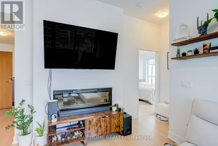 1413 - 30 Shore Breeze Drive — photo 22 of 40