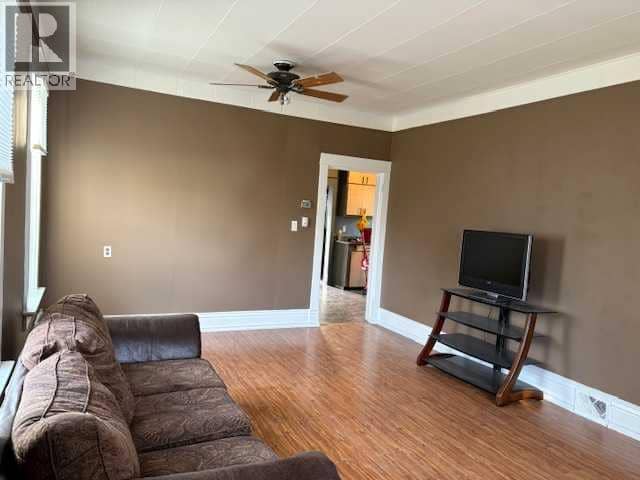 4919 49 Street — photo 9 of 15