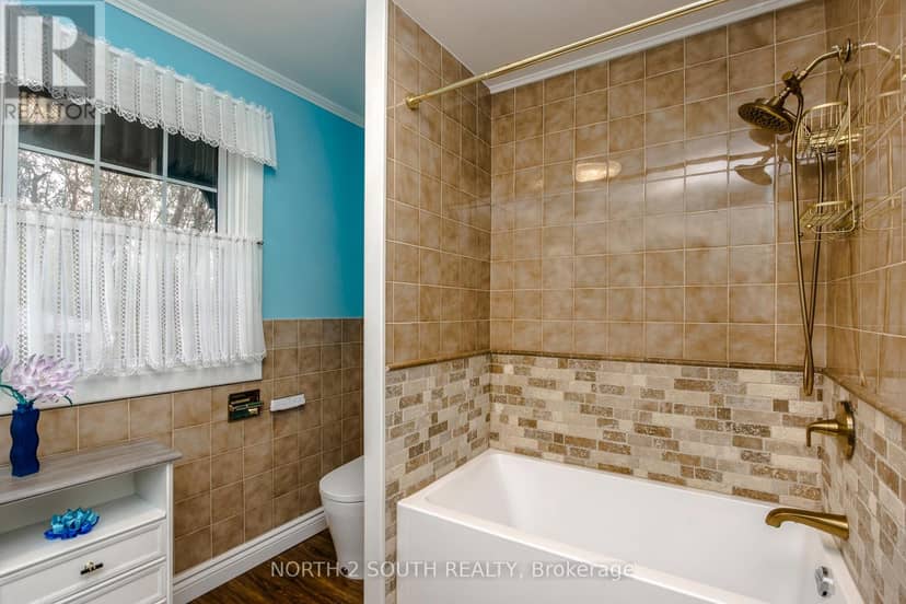 1146 Honey Harbour Road — photo 16 of 40