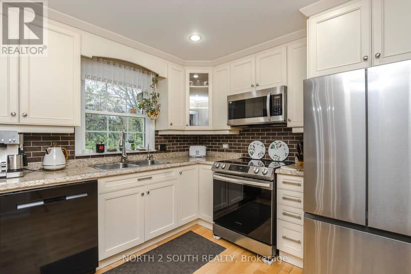 1146 Honey Harbour Road — photo 18 of 40
