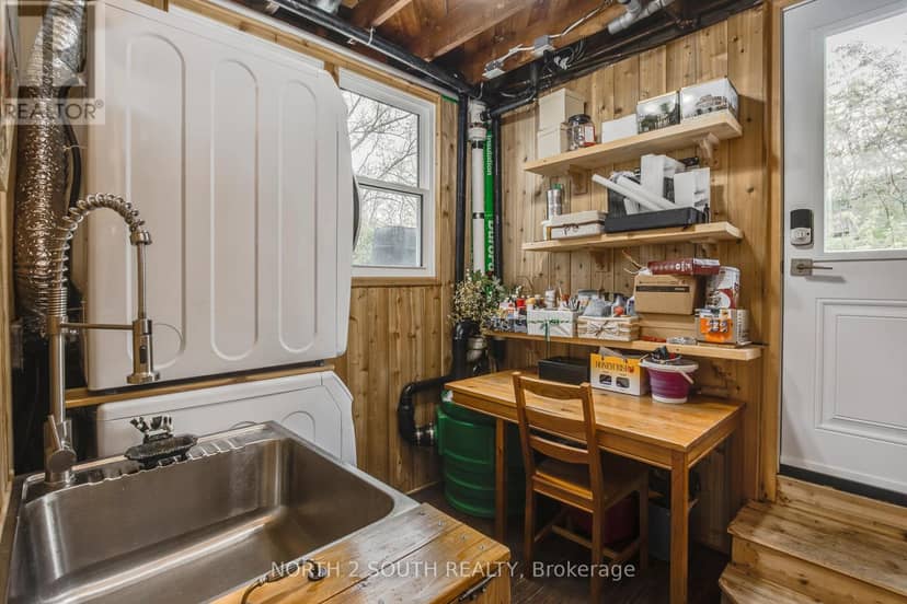 1146 Honey Harbour Road — photo 32 of 40