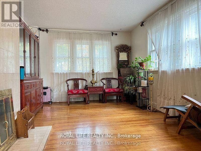 33 Agincourt Drive — photo 11 of 12