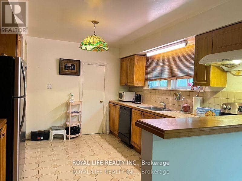 33 Agincourt Drive — photo 5 of 12