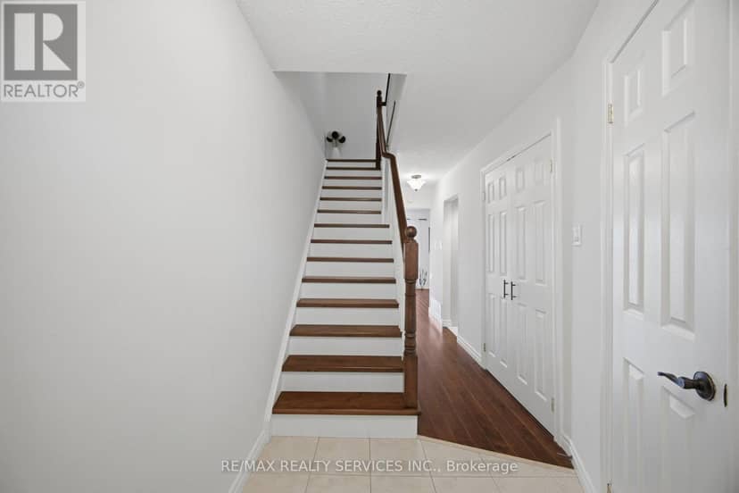 1 - 1 Tara Park Court — photo 4 of 31