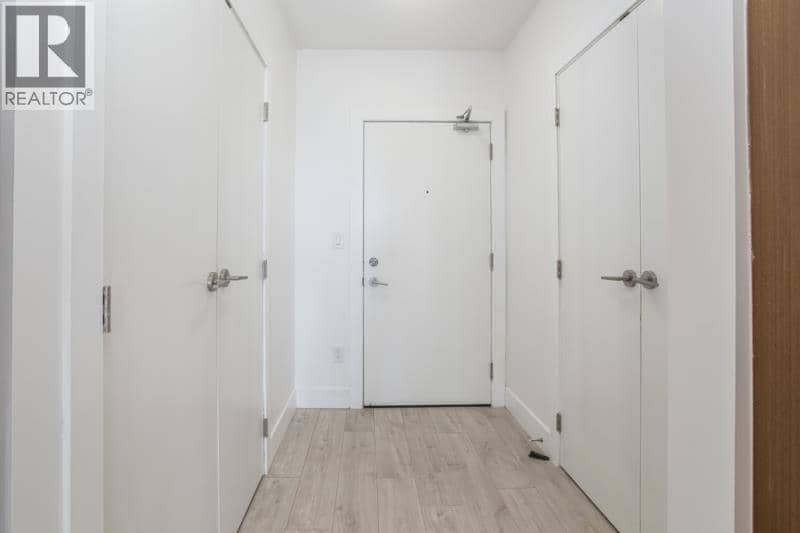 702 1155 THE HIGH STREET, Coquitlam, photo 2