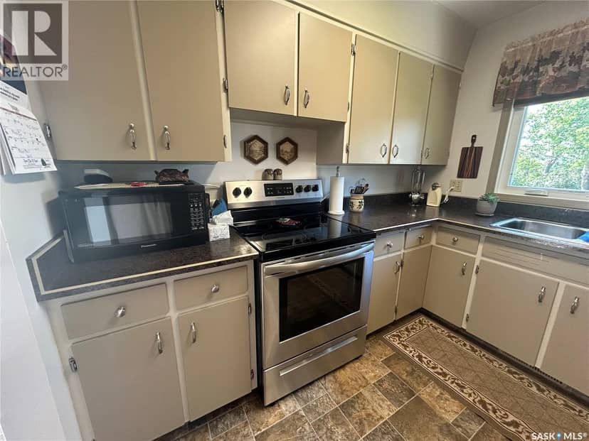 132 Churchill AVENUE, Coronach, photo 3